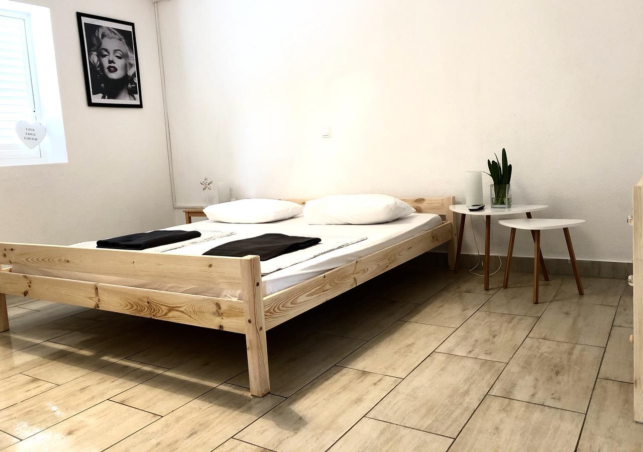 Guesthouse Dvoshko フヴァル エクステリア 写真